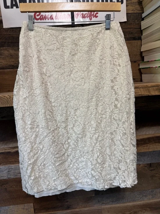 Le Lis Cream Lace Midi Skirt - Picture 4 of 4